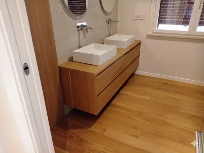 mobile bagno sospeso rovere su misura