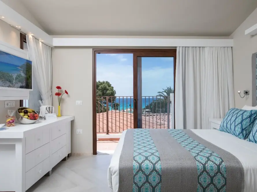 arredi-contract-camera-da-letto-albergo-hotel-cormoran-villasimius