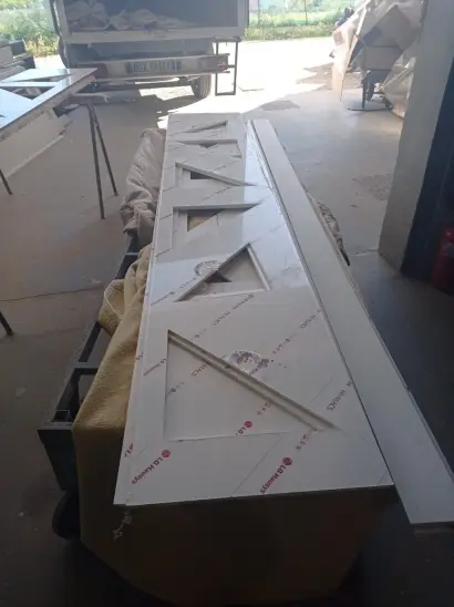 rivestimento-pilastro-hi-macs-show-room-cagliari