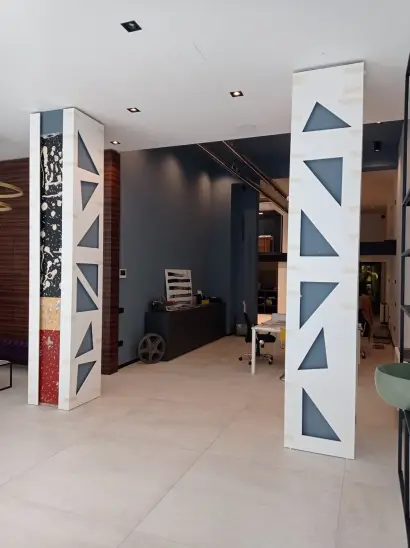 rivestimento-pilastro-hi-macs-show-room-cagliari