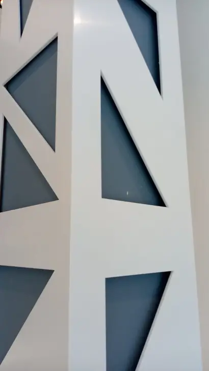 rivestimento-pilastro-hi-macs-show-room-cagliari