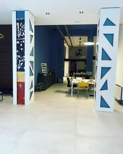 rivestimento-pilastro-hi-macs-show-room-cagliari