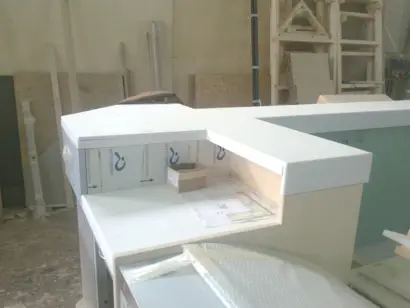 retrobanco ad angolo in corian