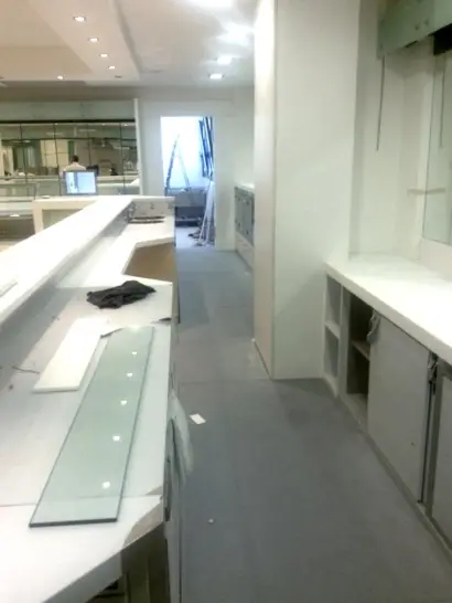 retrobanco-bar-corian-acciaio-vetro-ospedale