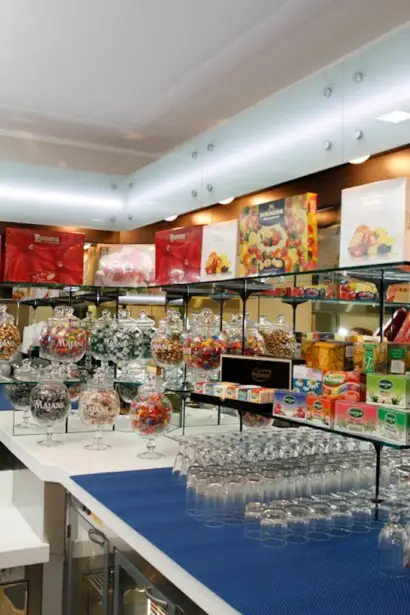 retrobanco-bar-corian-acciaio-vetro-su-misura-dettagli